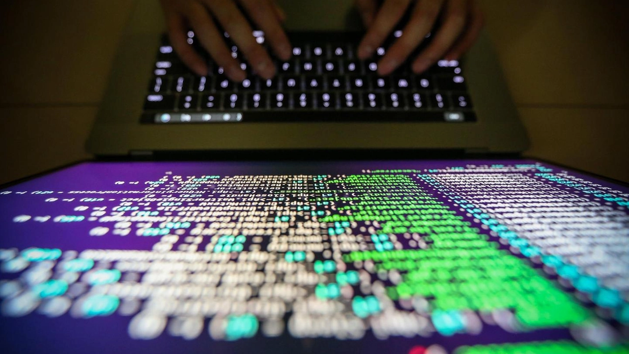 Attacco hacker, come difendersi (Ansa)