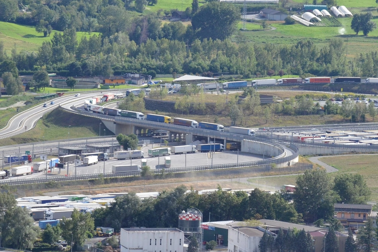 Frana in Savoia, ore di attesa al traforo del Bianco