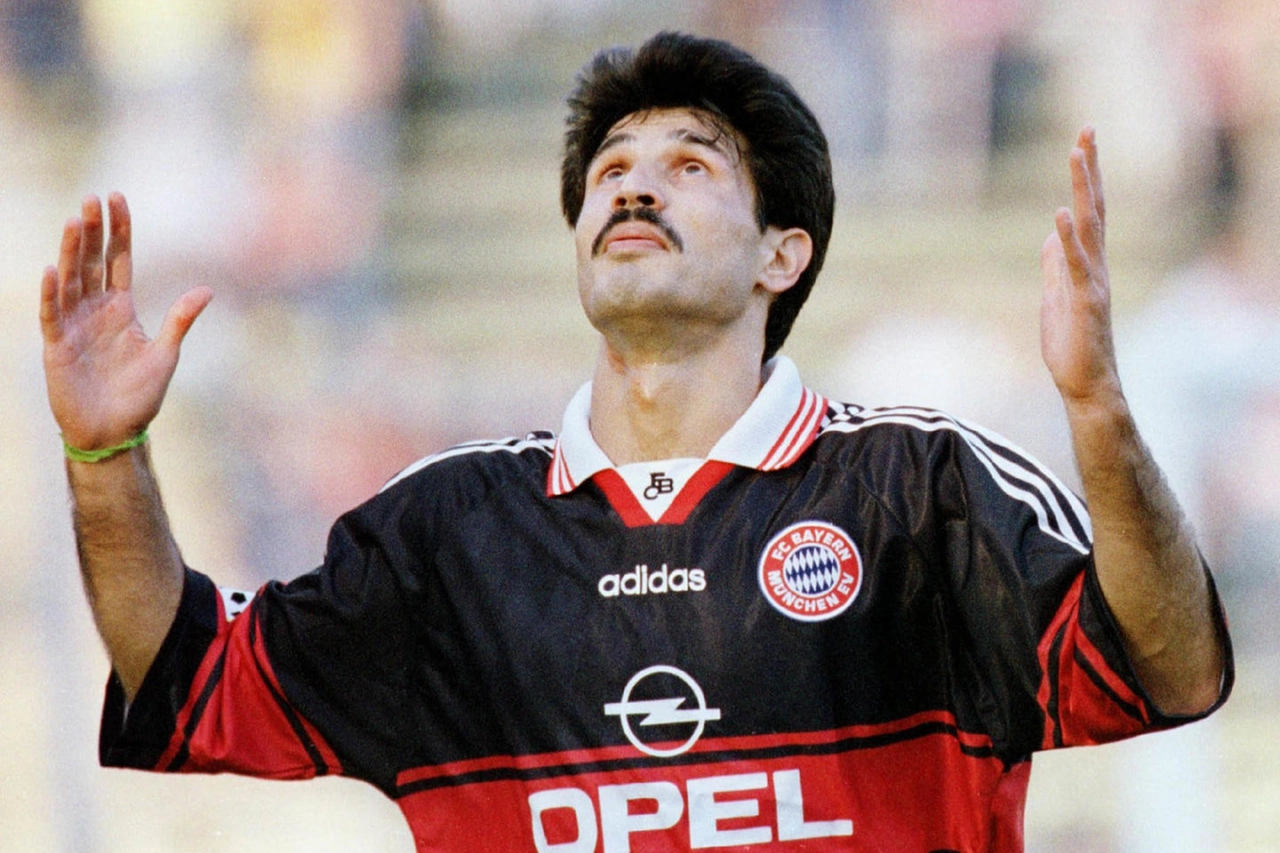 Ali Daei con la maglia del Bayern Monaco (Ansa)