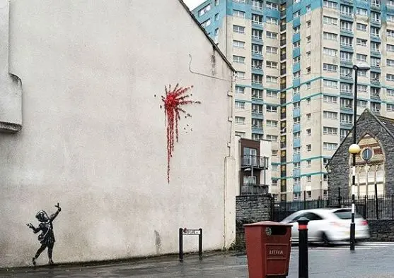 San Valentino, Banksy colpisce: ecco il murale apparso a Bristol