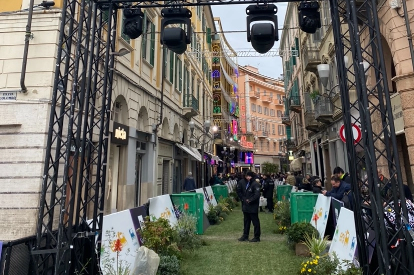 Il green carpet davanti al Teatro Ariston