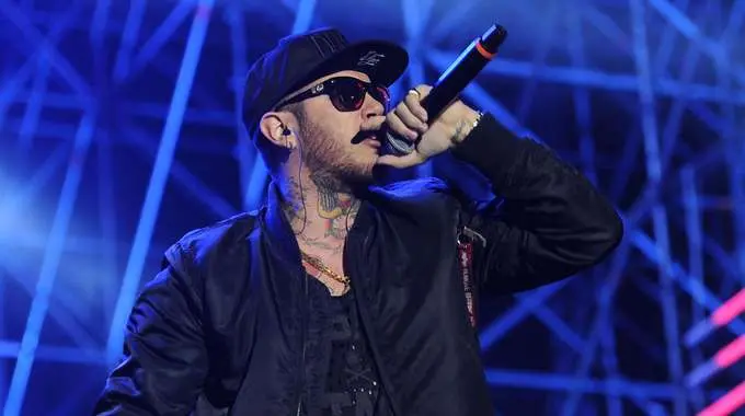 Hit Parade, Emis Killa subito al top