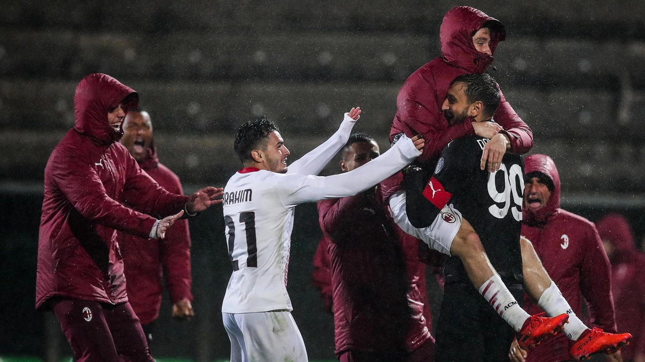 Il Milan festeggia la vittoria sul Rio Ave (Ansa)