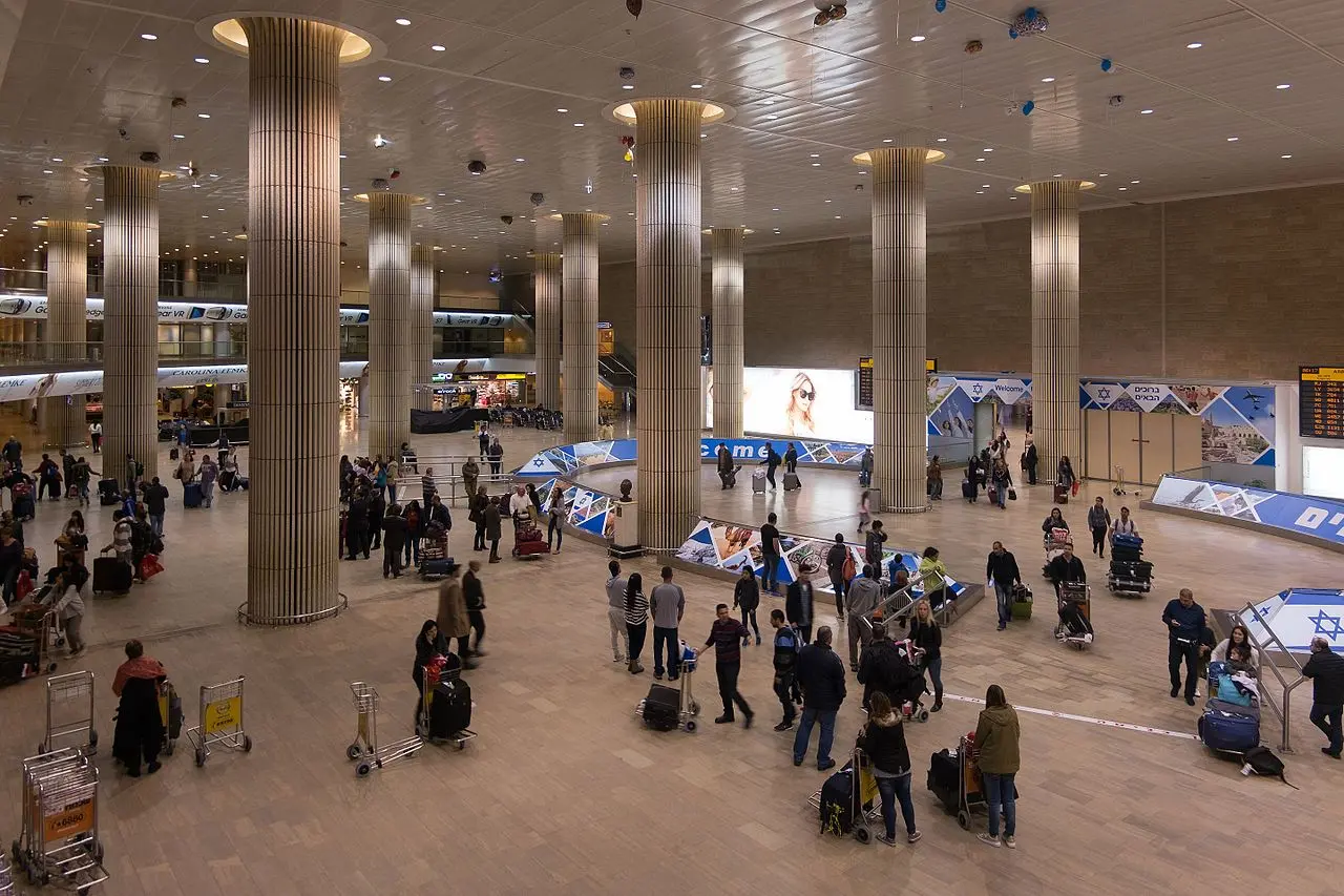 Israele, trovato un proiettile di obice in una valigia all'aeroporto Ben Gurion