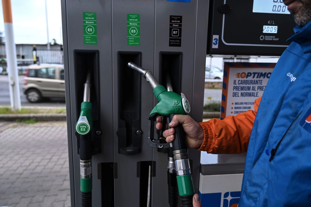 Aumenta il prezzo di benzina e diesel in Italia