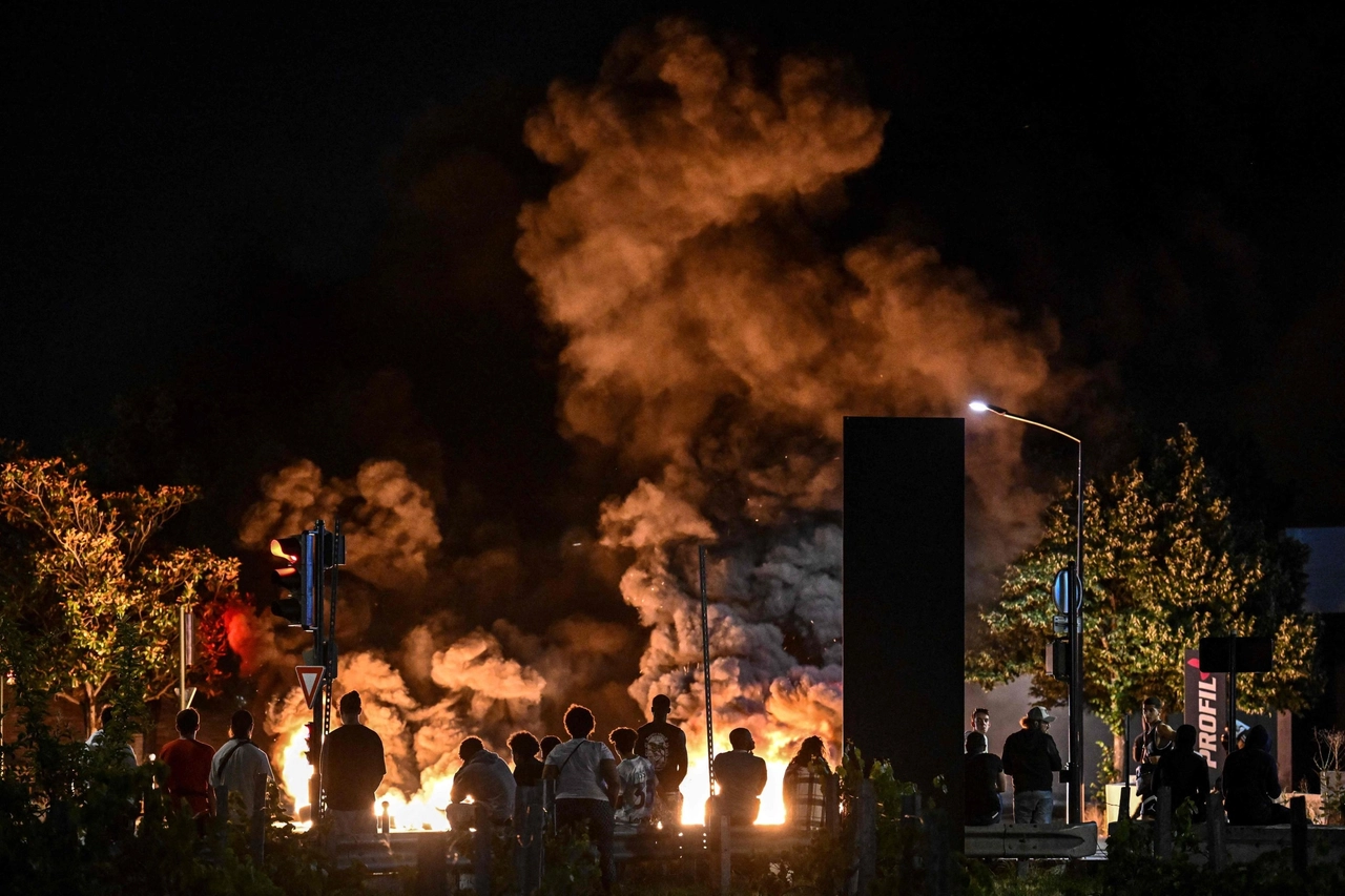 Francia, incidenti nella notte (Afp)