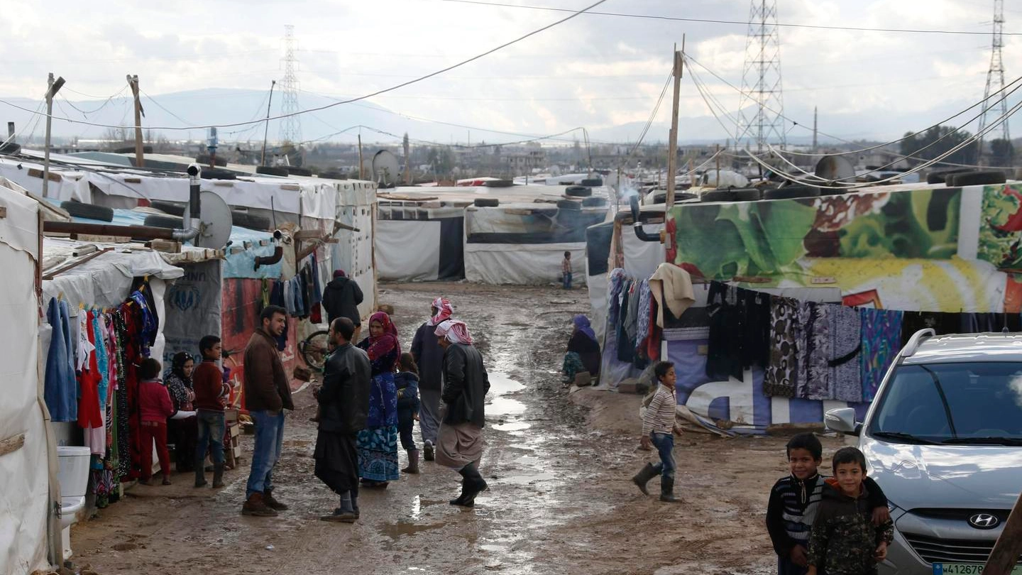 Il campo profughi siriano nella valle della Bekaa, Libano (Reuters)