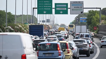 Traffico autostrade oggi e il 30 luglio, ecco quando è meglio non partire tra bollino rosso e maltempo