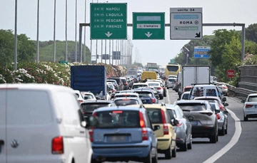 Traffico autostrade oggi e il 30 luglio, ecco quando è meglio non partire tra bollino rosso e maltempo