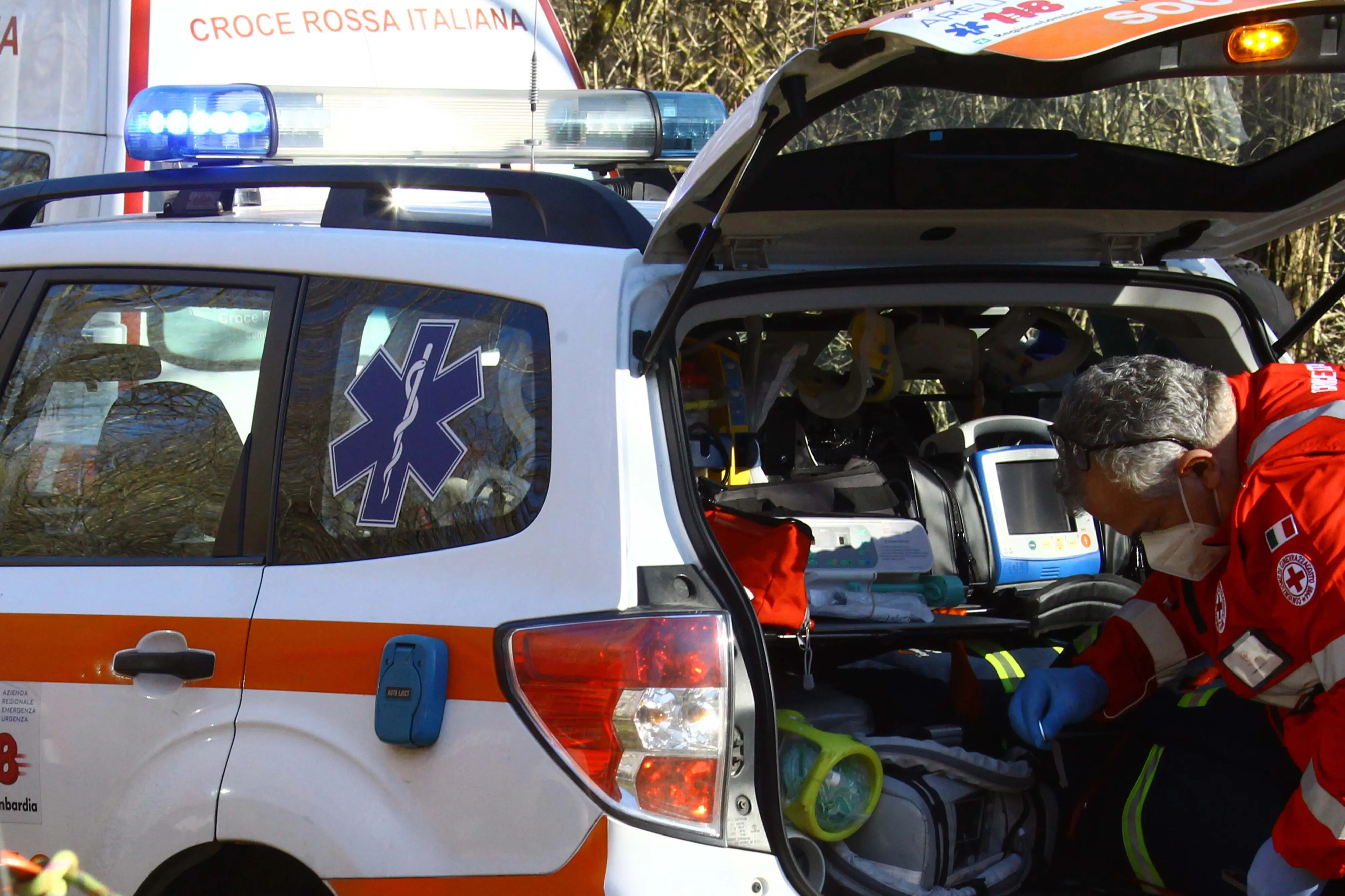 14enne muore folgorato dal cancello elettrico, tragedia a Roma