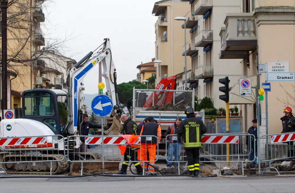 Roma, fuga di gas in strada a Capena: l'esplosione e poi divampa il fuoco