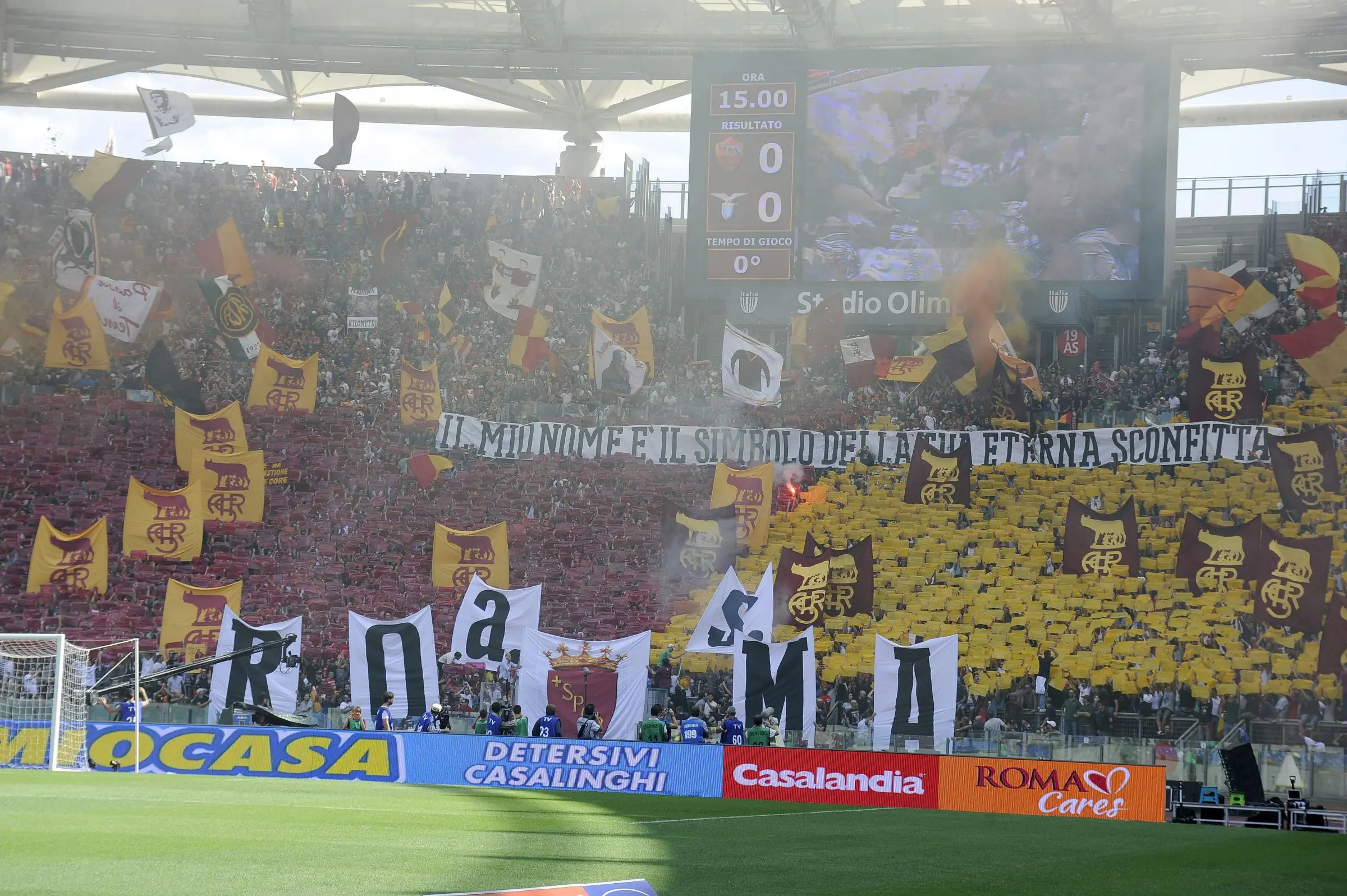 Roma, all'Olimpico via le barriere dalla Sud