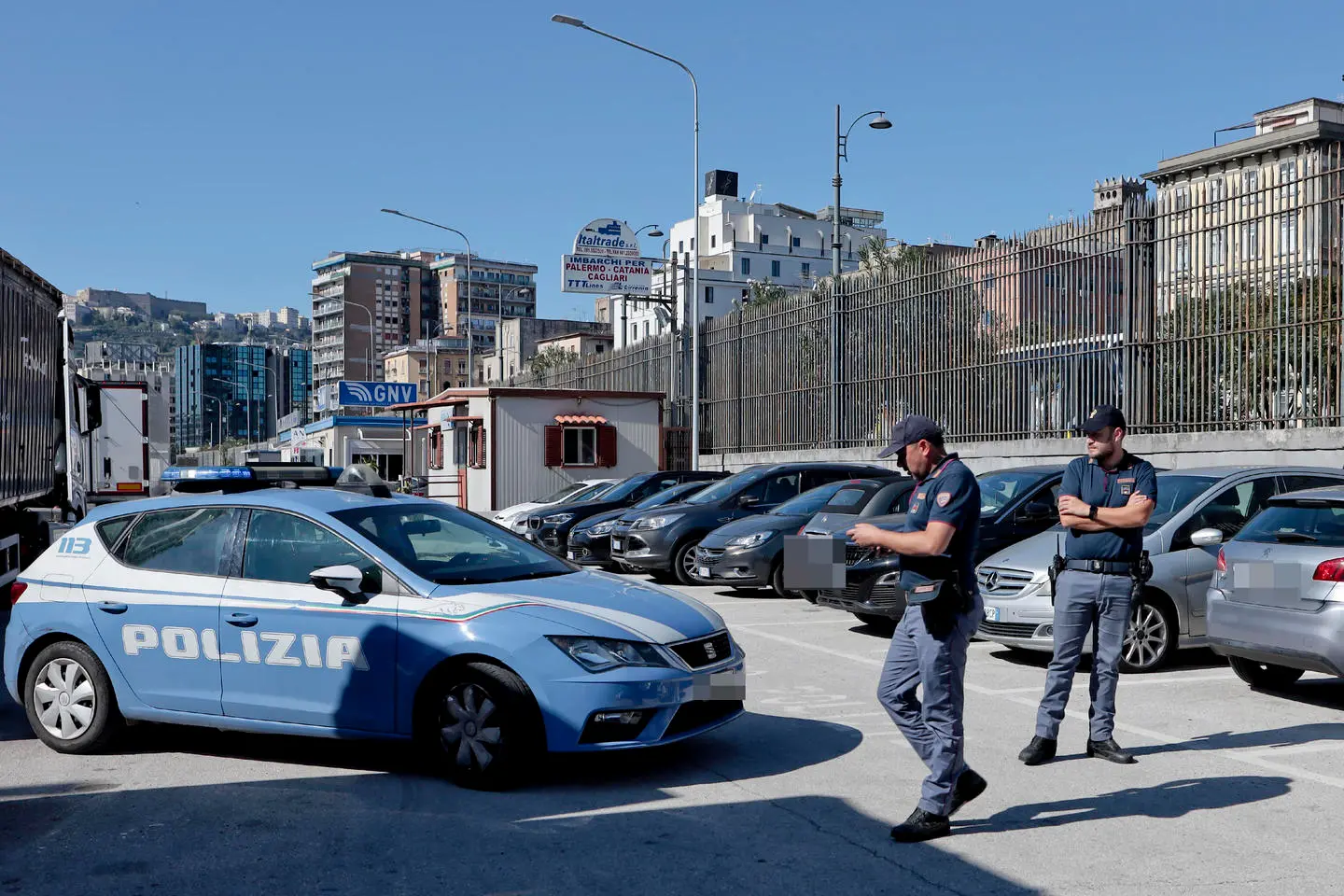 Poliziotta violentata a Napoli: aggredita brutalmente al porto