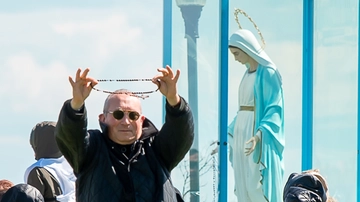 Trevignano Romano, il ritorno della “veggente” Gisella Cardia: "La Madonna è con me" / VIDEO