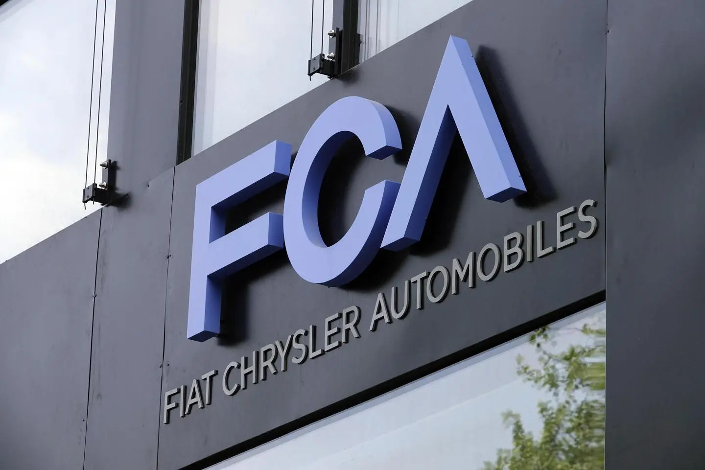 Fca propone fusione a Renault. "Nessuna chiusura di stabilimenti"