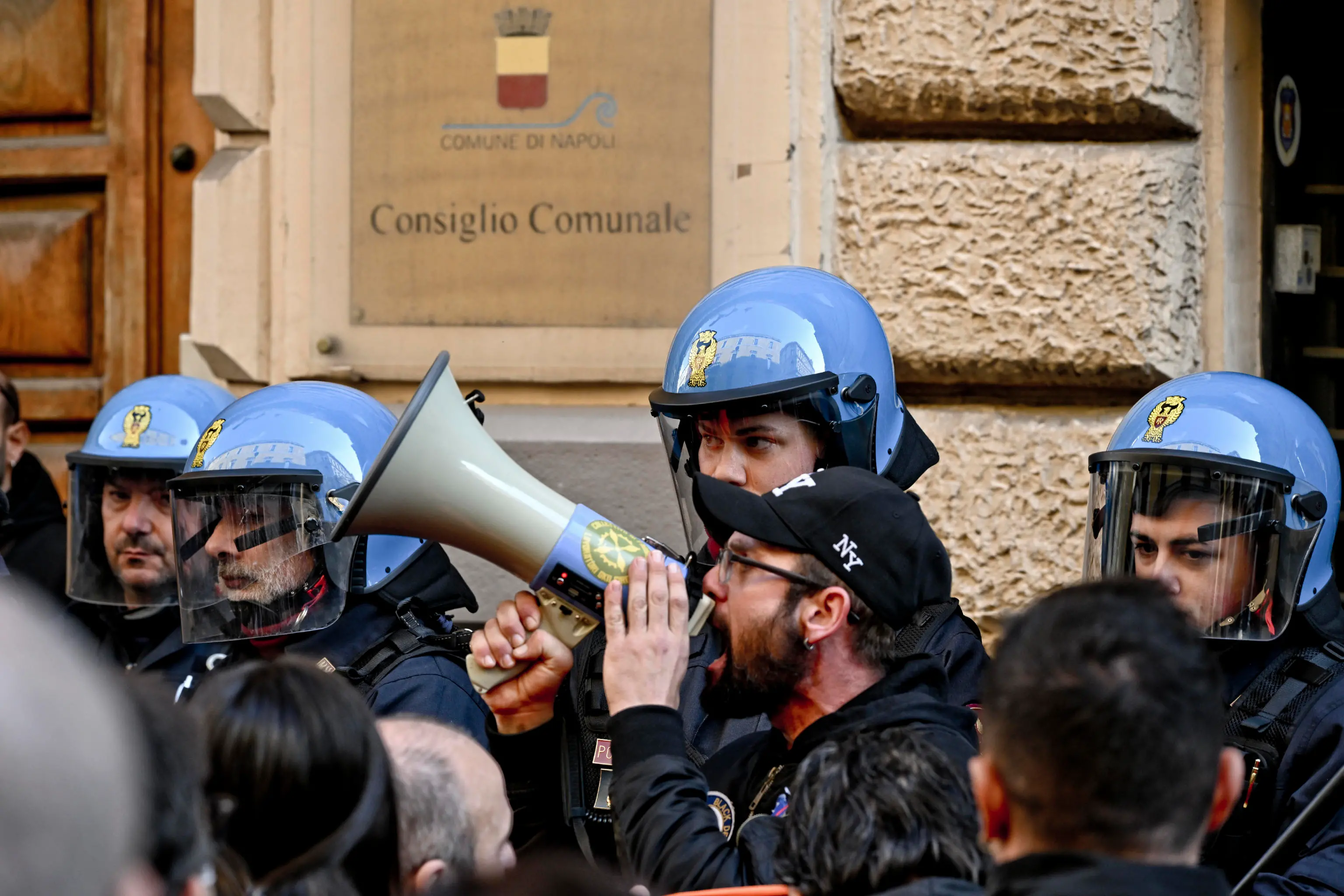 Napoli, disoccupati in corteo: protesta tra Municipio e Duomo