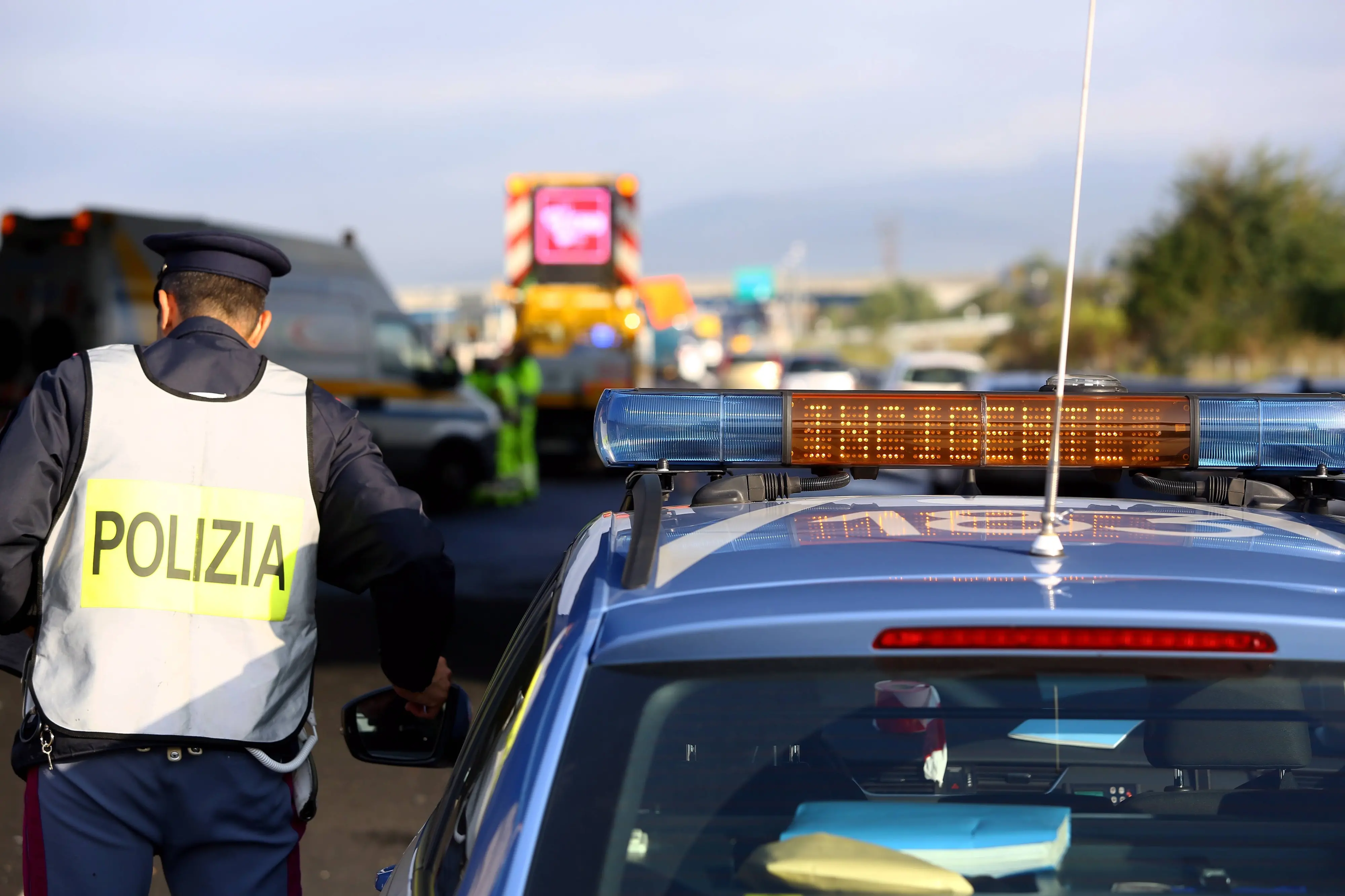 Incidente a Gallicano, scontro tra due auto: un morto, quattro feriti. Traffico deviato