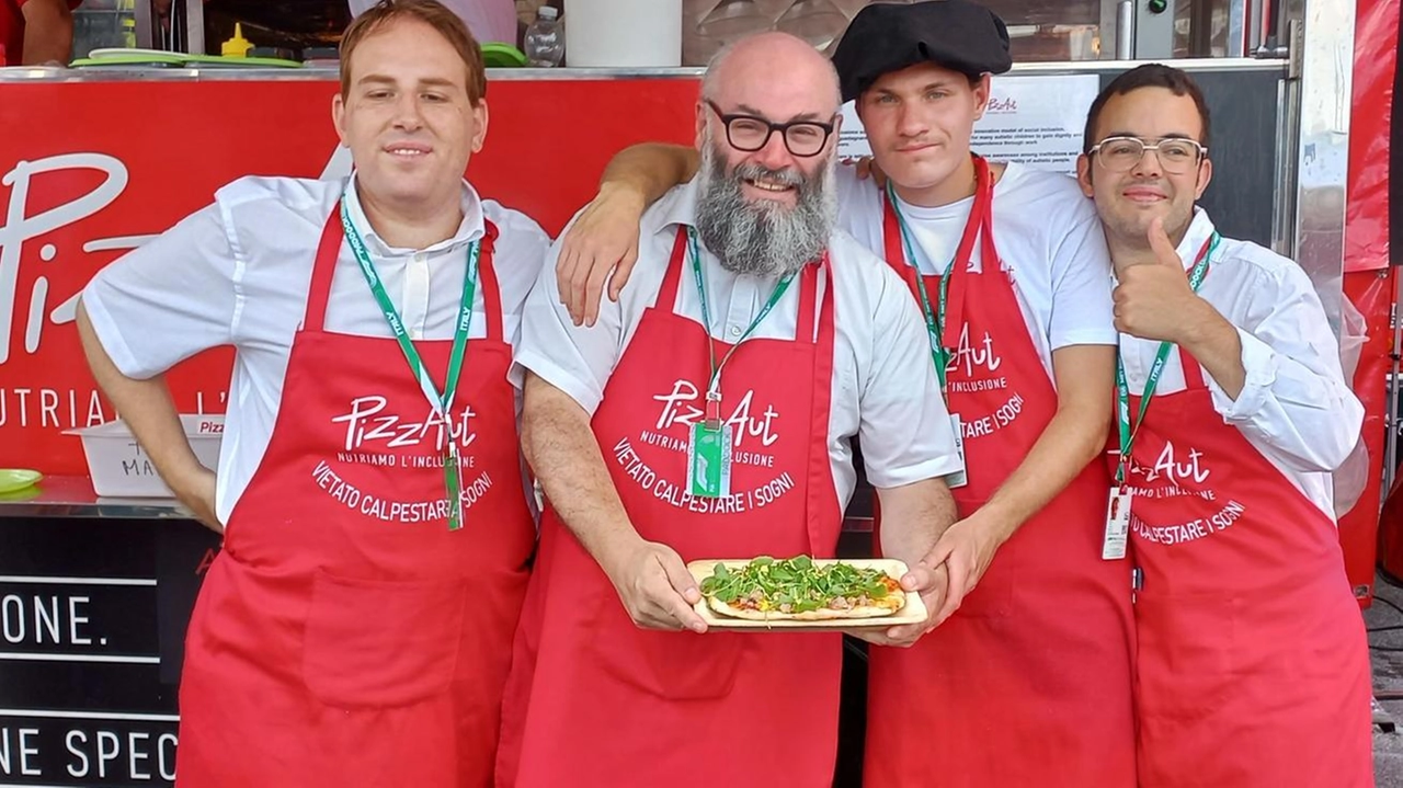 Nico Acampora e alcuni ragazzi di PizzAut