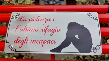 Violenza sulle donne: ammanettata, poi botte, stupro e le scuse