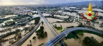 Ecco perché le previsioni meteo non hanno ‘capito’ il disastro. L’esperto: ciclone bloccato per ore, ma nel nord della Toscana era allerta arancione