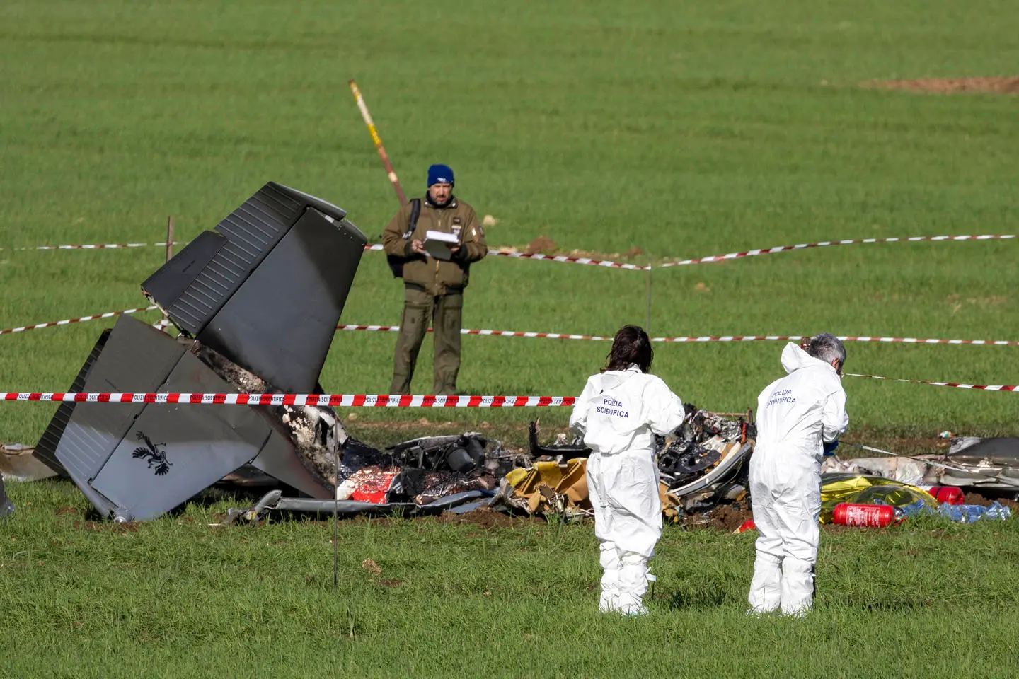 Incidente aereo a Guidonia: per i due piloti morti da eroi bandiere a mezz’asta