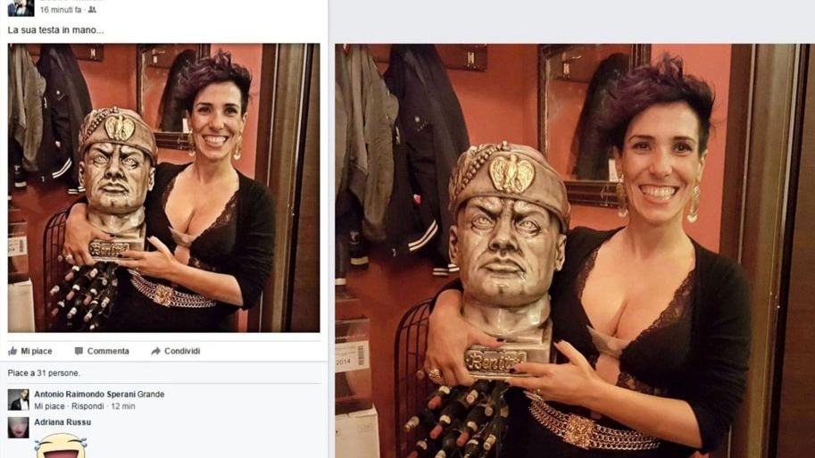 Consigliera 5Stelle foto su Facebook con testa di Mussolini e