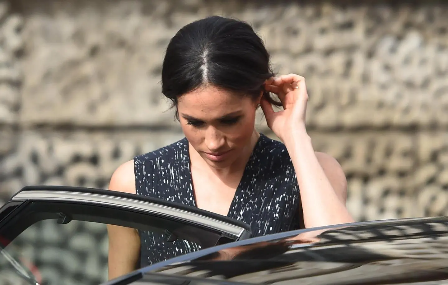 Meghan Markle supplica il padre: portami all'altare