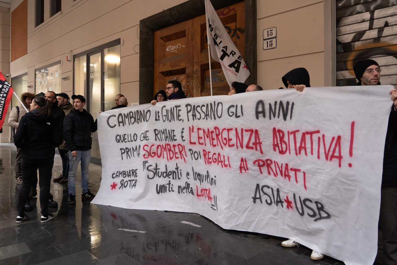 Una manifestazione contro gli affitti troppo cari