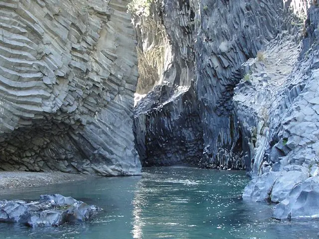 Le Gole dell'Alcantara, cuore di lava della Sicilia