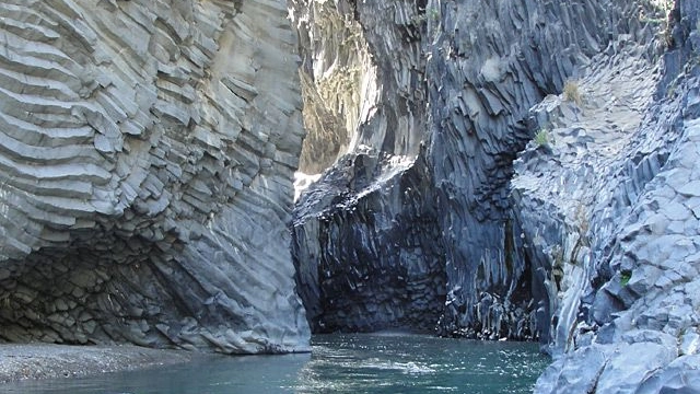 Le Gole dell'Alcantara, cuore di lava della Sicilia