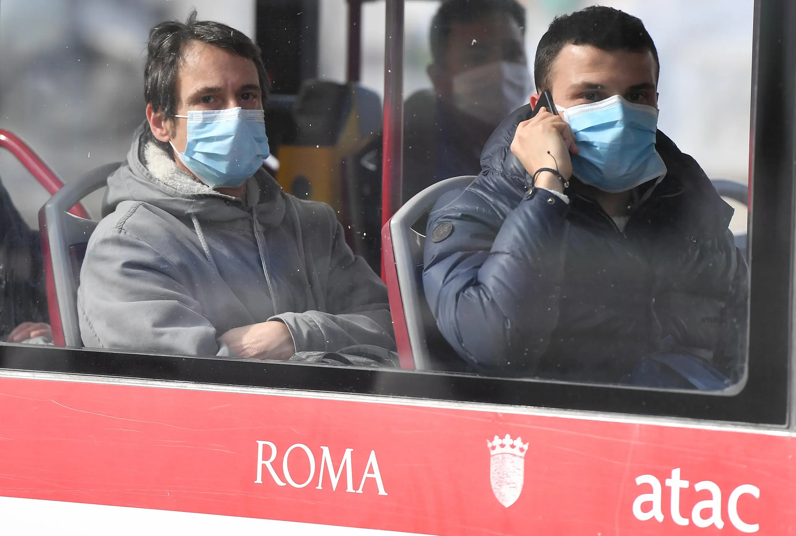 Coronavirus Fase 2, cosa cambia per treni, bus, taxi e aerei. Stop al controllo biglietti