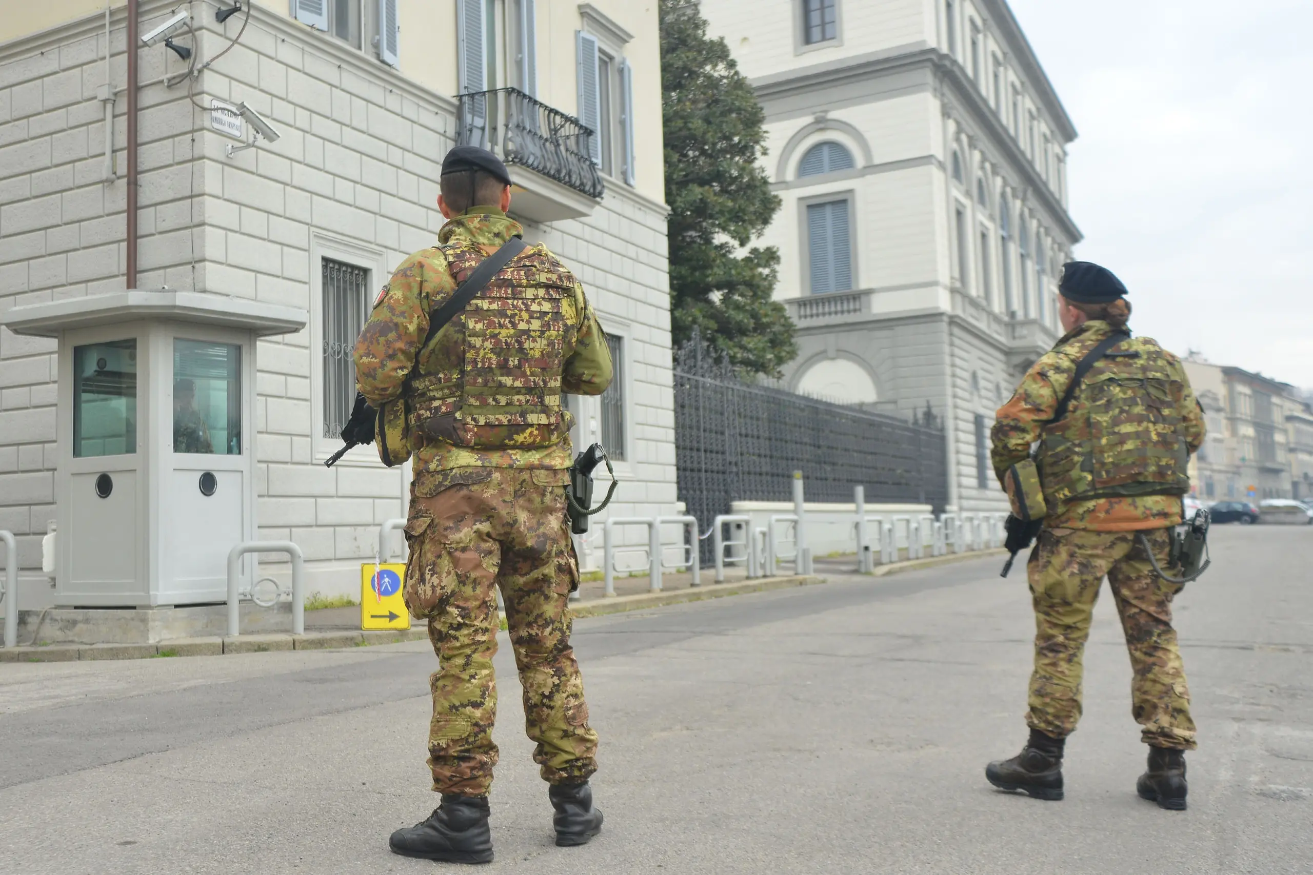 Firenze, arrestato un ventiduenne per lancio di molotov contro consolato Usa