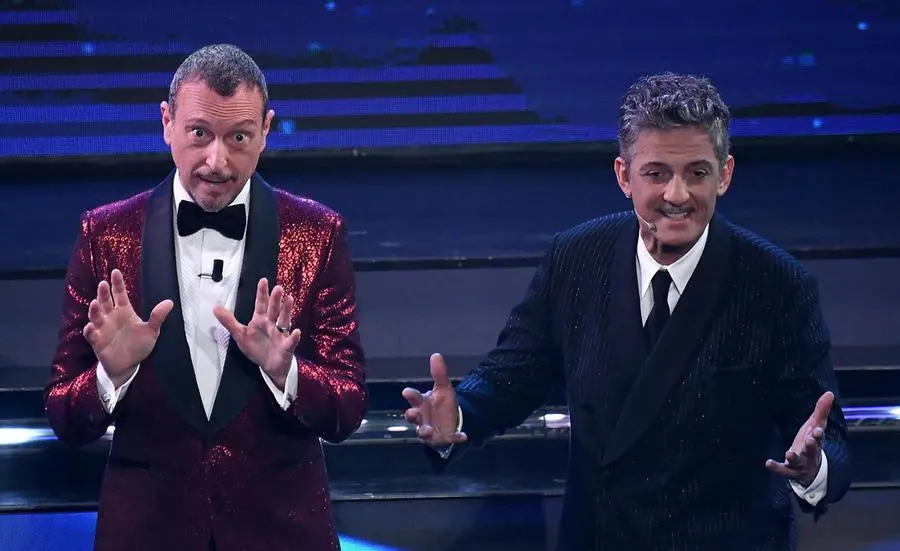 Sanremo 2022, Fiorello c'è. Arrivato all'hotel Globo