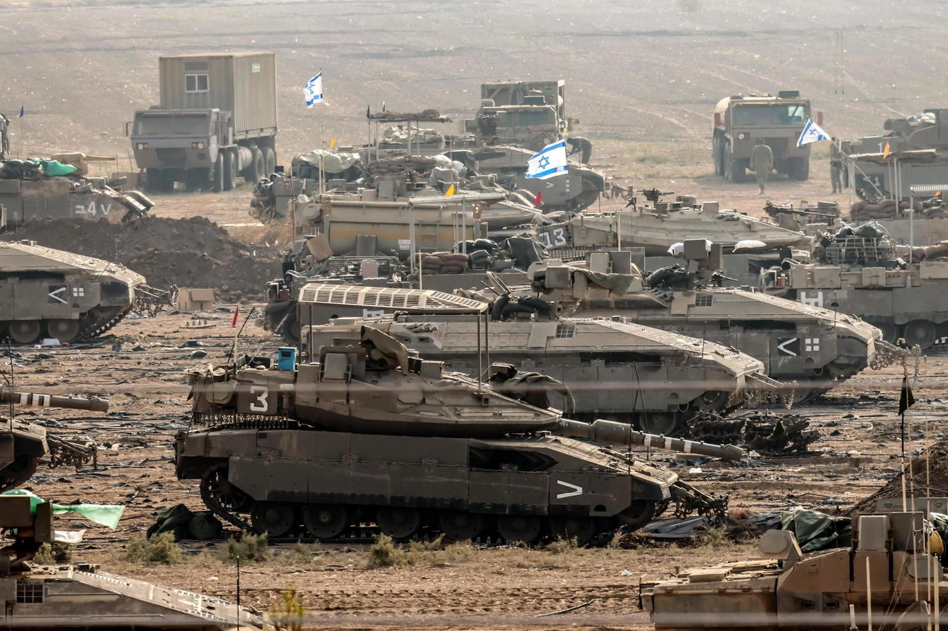 tank israeliani pronti ad entrare nella Striscia di Gaza