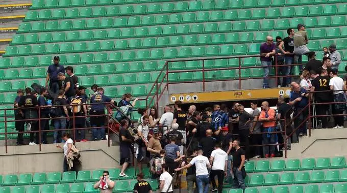 Curva Inter abbandona San Siro