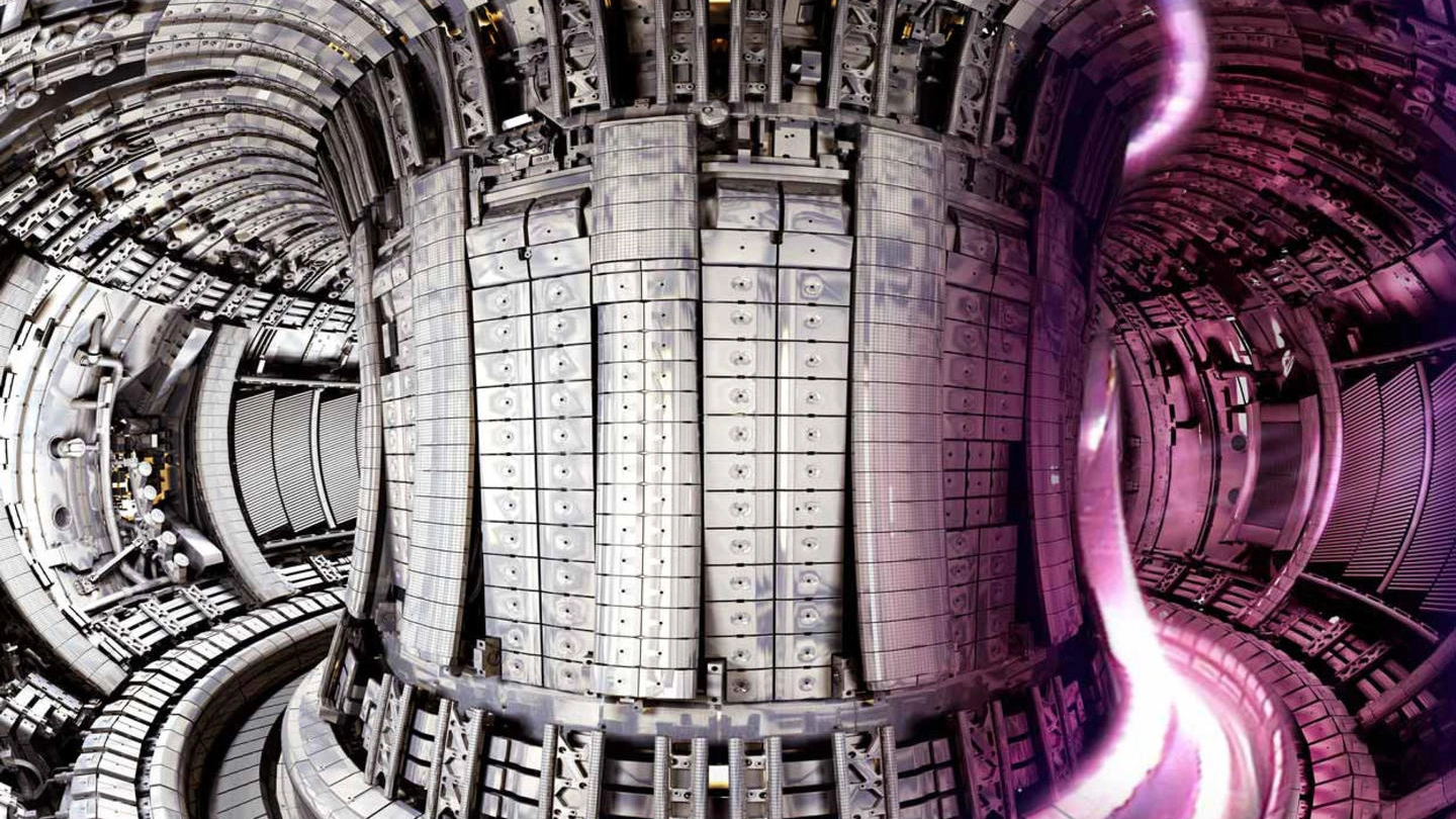L'interno del reattore sperimentale europeo Jet per la  fusione nucleare (Ansa)