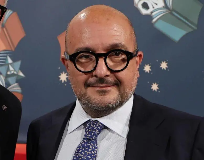 Il ministro Sangiuliano, gaffe da giurato Renzi: "Lui i libri li vota ma non li legge"