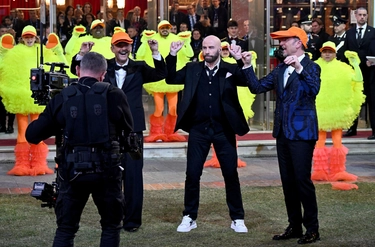 John Travolta non firma la liberatoria: il ‘Ballo del qua qua’ di Sanremo non si vedrà mai più in tv