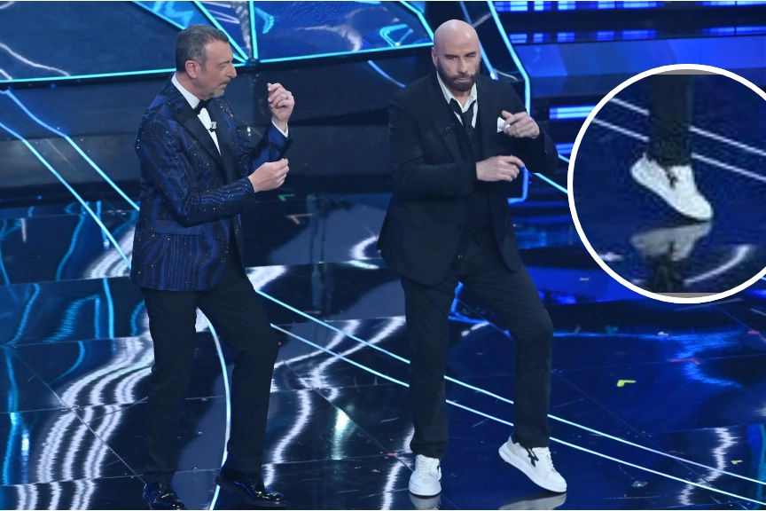 John Travolta con amadeos sul palco di Sanremo e il dettaglio delle scarpe