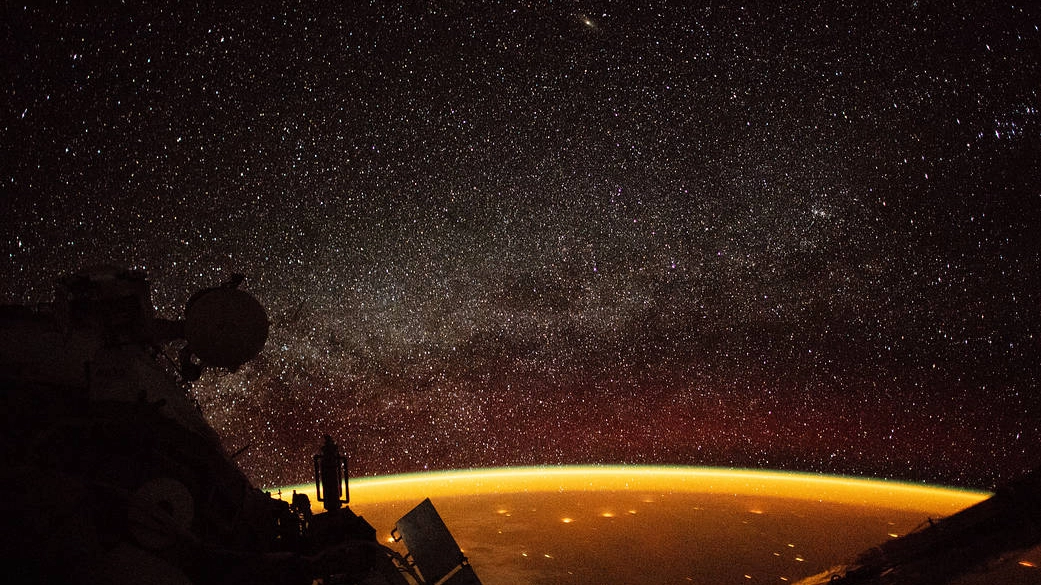 La Terra si tinge di arancione (Foto: NASA)