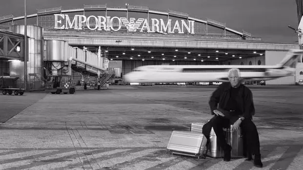 Armani, sfilata di moda a Linate: "Voglio volare oltre le barriere"