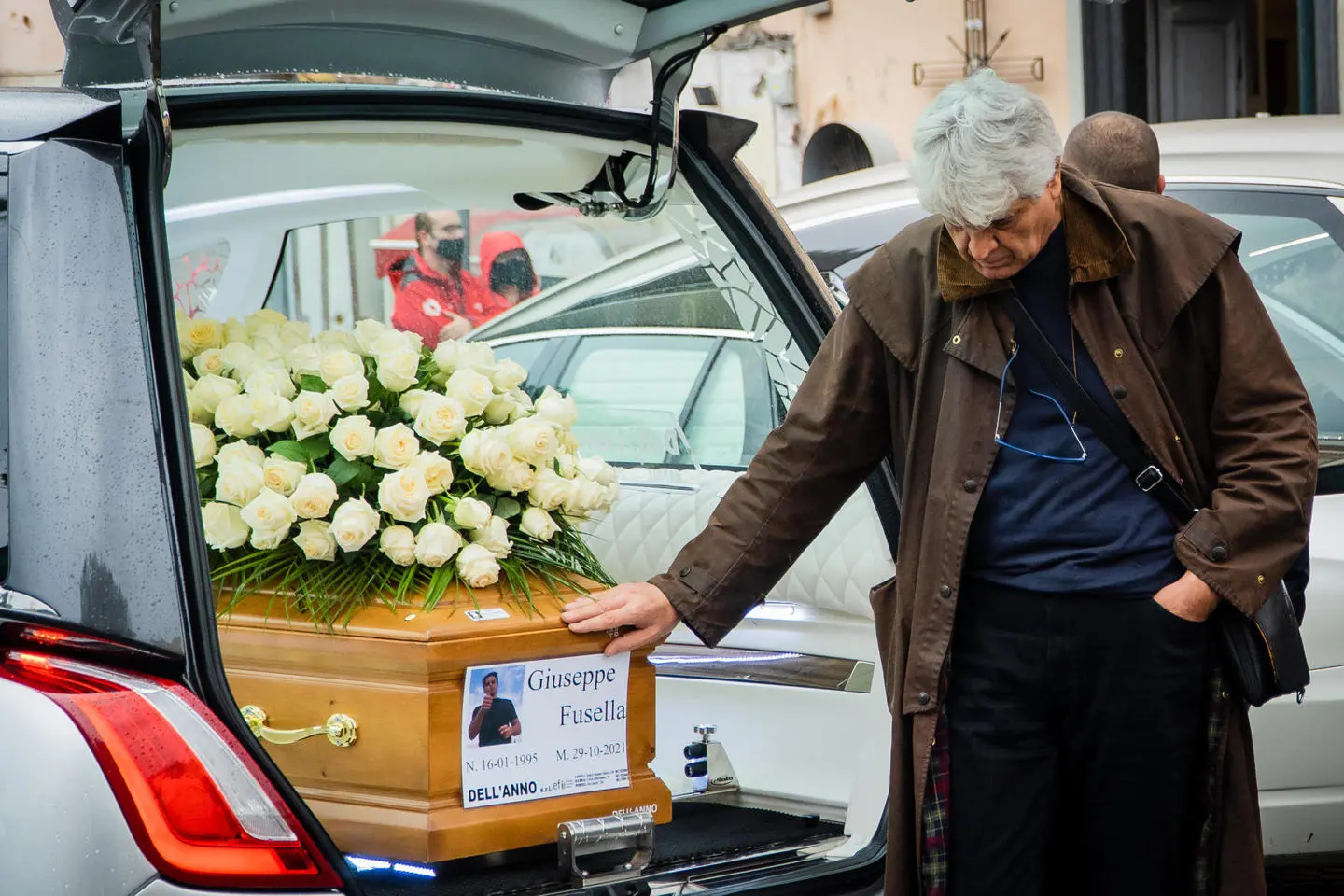 Omicidio Ercolano, funerali di Tullio e Giuseppe. Dolore e lacrime: "Vogliamo giustizia"