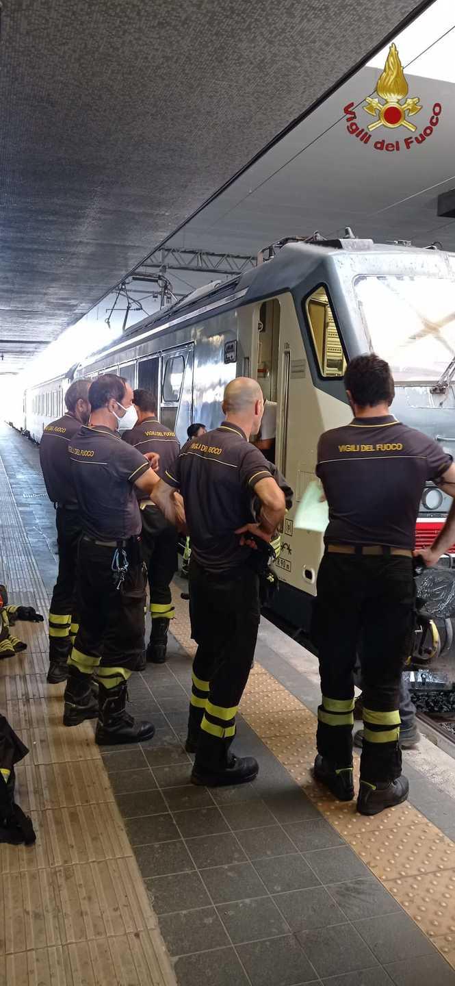 Roma Tragedia Sui Binari: Una Persona è Morta Cadendo Sotto La Motrice ...