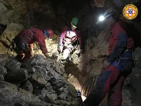 Speleologo francese bloccato in grotta nelle Alpi Marittime