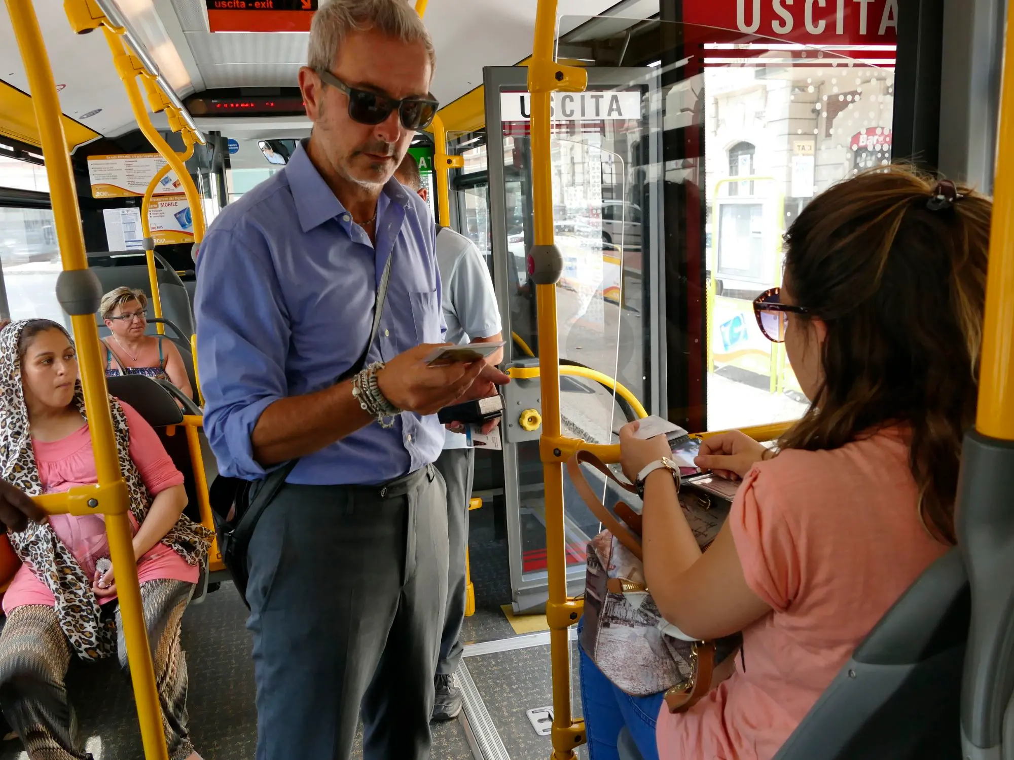 Sui bus senza biglietto, un miliardo di viaggiatori a scrocco