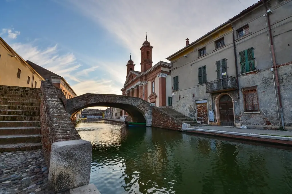 Comacchio, a passo lento nel Delta del Po