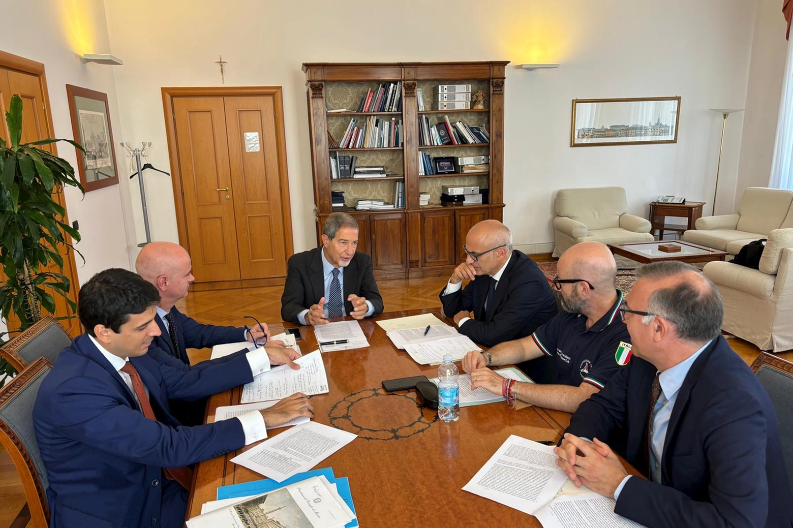 Il ministro Nello Musumeci ha incontrato il presidente dell'Invg, Carlo Doglioli, per discutere sui rischi ai Campi Flegrei