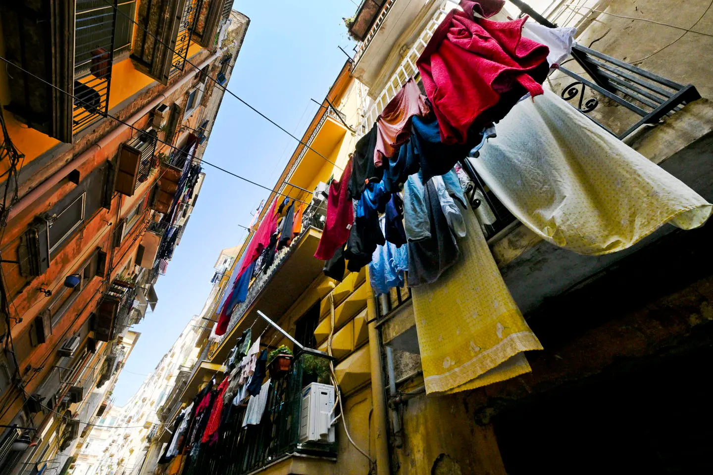 Panni stesi a Napoli, Manfredi si difende: "Era solo una bozza, il folklore fa rumore"