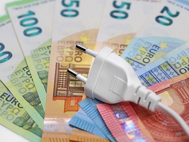 Bollette luce e gas, Italia sesto paese più caro in Europa: quanto spenderemo