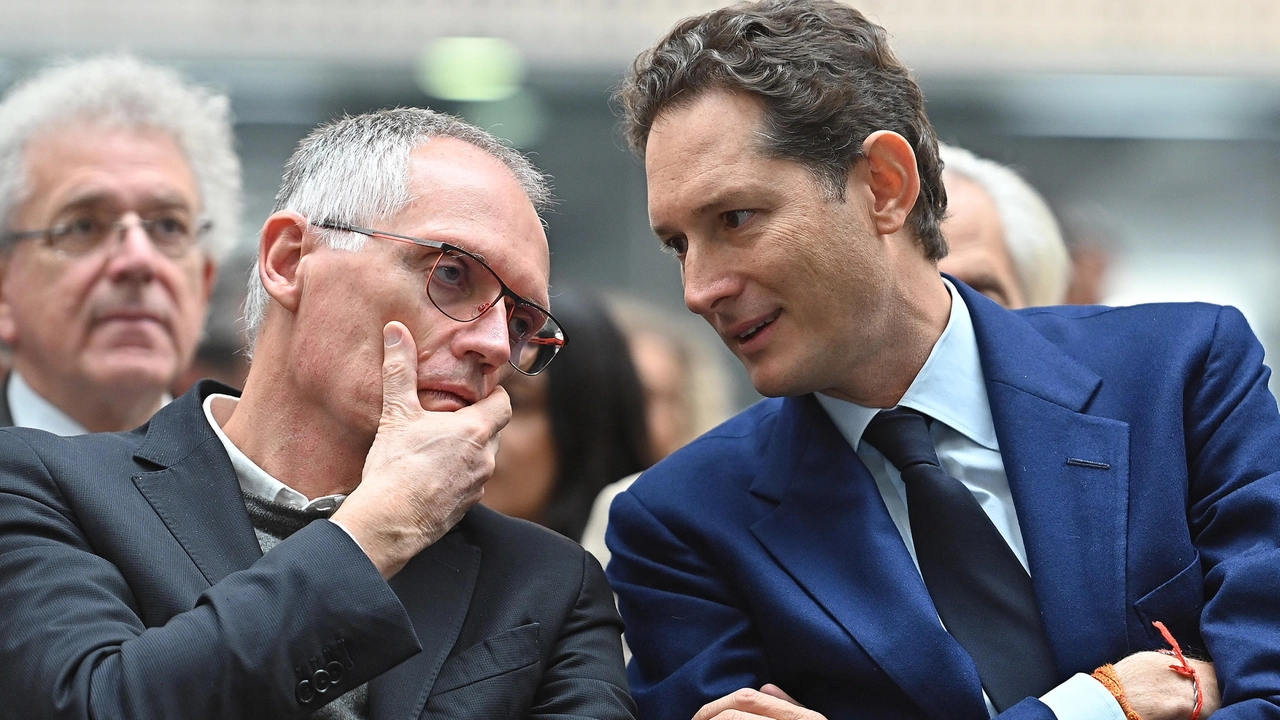 Carlos Tavares e John Elkann, rispettivamente amministratore delegato e presidente di Stellantis (Ansa)